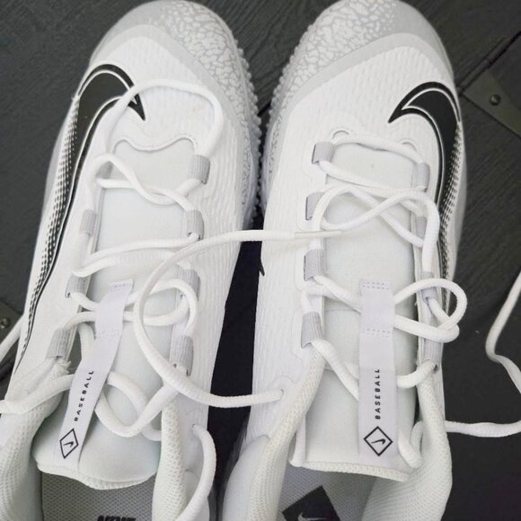 Athletic_Shoes